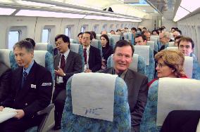 Senior officials from 9 countries ride maglev train